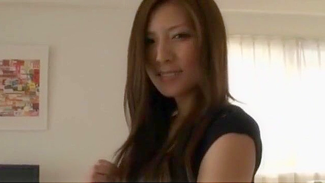 Yuna Shiina Teases Her Body in Sultry JAV Solo Show