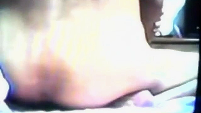 Taiwanese JAV Nurse Shows Off Her Curvy Body in Sultry Selfie Clip