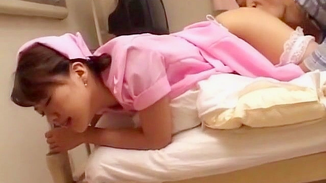 Enchanting Japanese MILF in Stockings Gives Stellar Cunnilingus Thrill