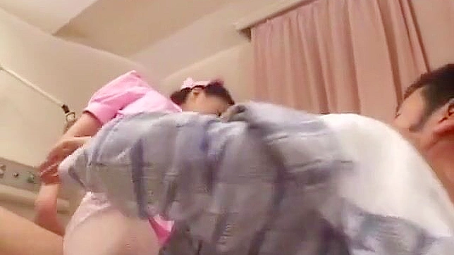 Enchanting Japanese MILF in Stockings Gives Stellar Cunnilingus Thrill