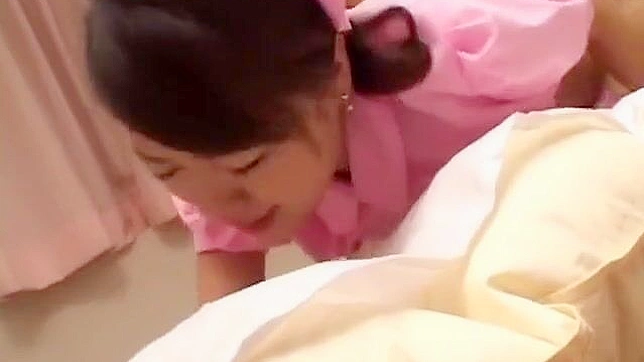 Enchanting Japanese MILF in Stockings Gives Stellar Cunnilingus Thrill