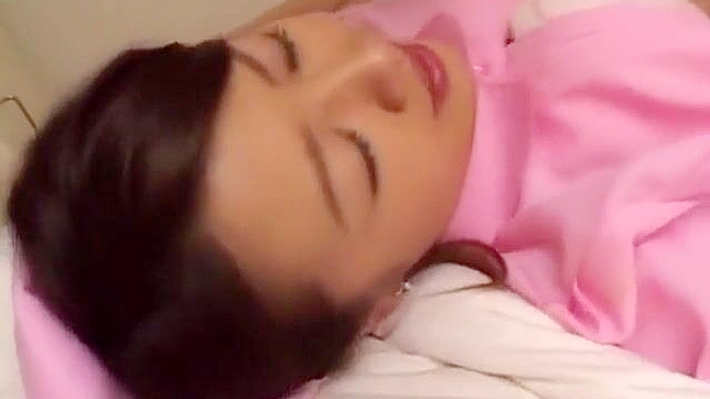 Enchanting Japanese MILF in Stockings Gives Stellar Cunnilingus Thrill