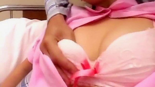 Enchanting Japanese MILF in Stockings Gives Stellar Cunnilingus Thrill
