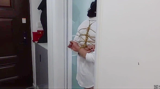 Sensual East-West Blend Thrills with Hot Japanese Bondage Play