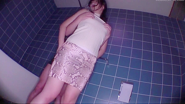Seductive MILF Teases You in Her Steamy Bubble Bath