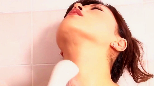 Luscious Amateur Reveals All in Seductive Solo Show