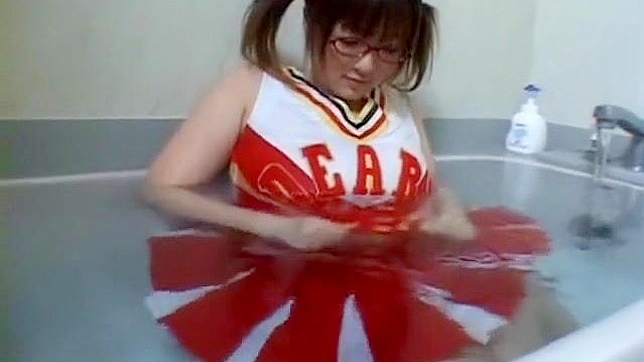 Japanese Temptation - Kurumi Makino's Steamy Shower Solo Showdown