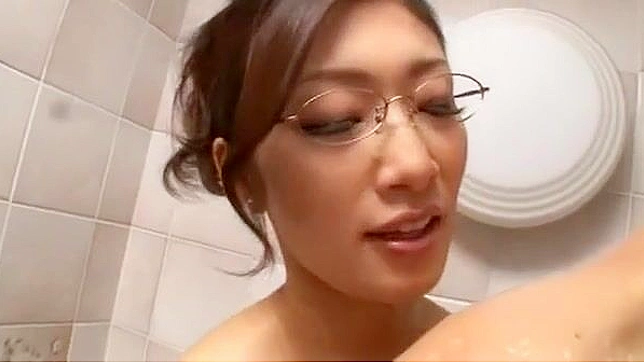 Lustful Reiko Kobayakawa Enjoying Intimate Shower Moments
