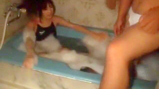 Aimi Sakamoto Tempts with Sultry Luscious Shower Show!