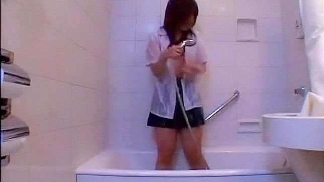 Sizzling Japanese Temptress Delivers Mesmerizing Cumsession Showdown