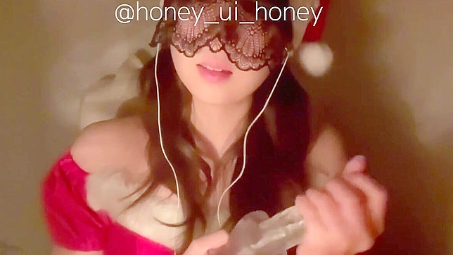 Sultry Siren Delights Solo in Wet Self-Pleasure Showdown