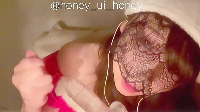 Sultry Siren Delights Solo in Wet Self-Pleasure Showdown