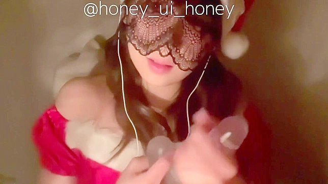 Sultry Siren Delights Solo in Wet Self-Pleasure Showdown