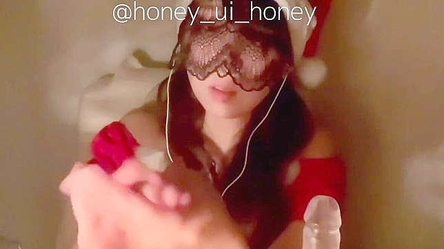 Sultry Siren Delights Solo in Wet Self-Pleasure Showdown