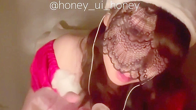 Sultry Siren Delights Solo in Wet Self-Pleasure Showdown