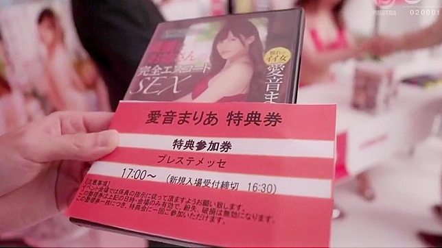Enchanting JAV Star Takes Charge in Mesmerizing Sex Showdown