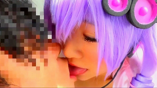 Lustful Japanese Cosplayer Seduces With Hot Handjob Action