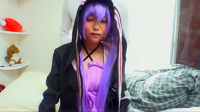 Lustful Japanese Cosplayer Seduces With Hot Handjob Action