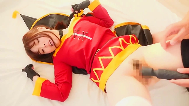 Luscious Amatsuki-Chan Teases Hard in Seductive Anime Cosplay Showdown