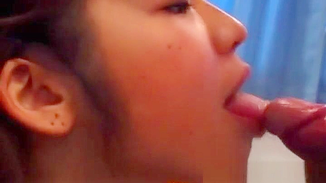 Outdoor JAV Goddess Shows Off Her Seductive Tricks Live