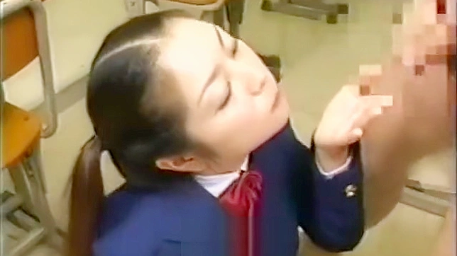 Seductive Japanese Beauty Gives Mind-blowing Gokkun Punch