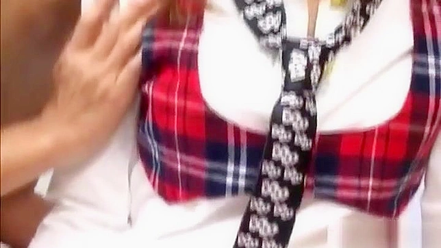 Yui Natsuki Seduces & Pleases Two Dudes Simultaneously in Hot Sex Scene