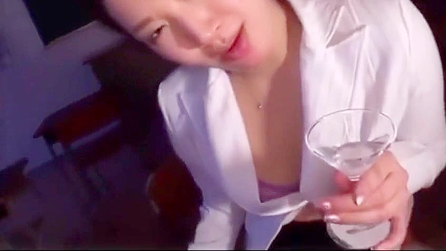 Irresistible Woman Passionately Kisses Both Guys & Swaps Their Cums