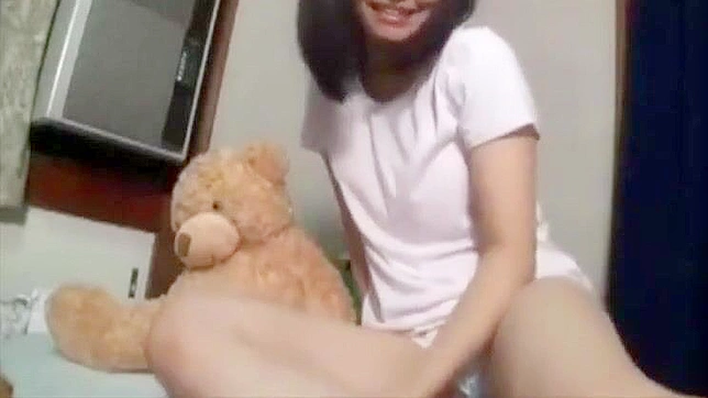 Japanese Beauty's Sensual Solo Show - Arousing Self-Pleasure Ritual