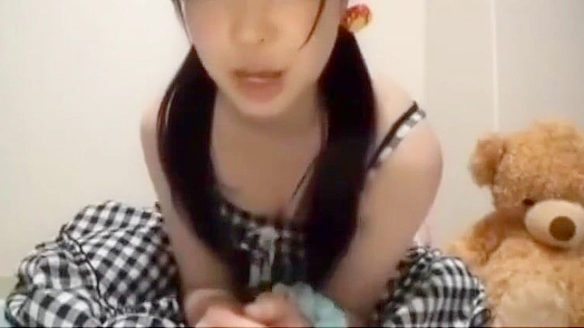 Japanese Beauty's Sensual Solo Show - Arousing Self-Pleasure Ritual