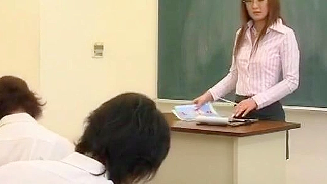 Sakura Aikawa Seduces With Hot Cunnilingus As Experienced Cougar