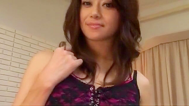 Seductive Jav Idol Maki Hojo Tempts & Fingers Hard