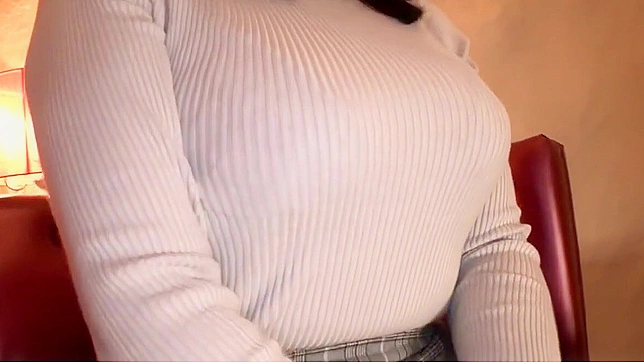 Seductive Japanese Star Delivers Mind-Blowing Blowjob Fantasies