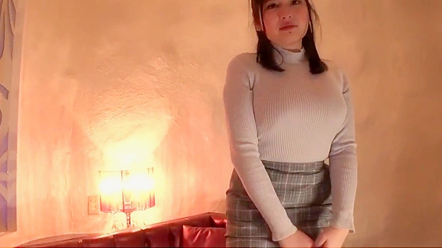 Seductive Japanese Star Delivers Mind-Blowing Blowjob Fantasies
