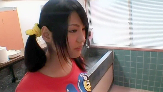 Sizzling Japanese Bombshell Delivers Epic Blowjob & Wet Pussy Ride
