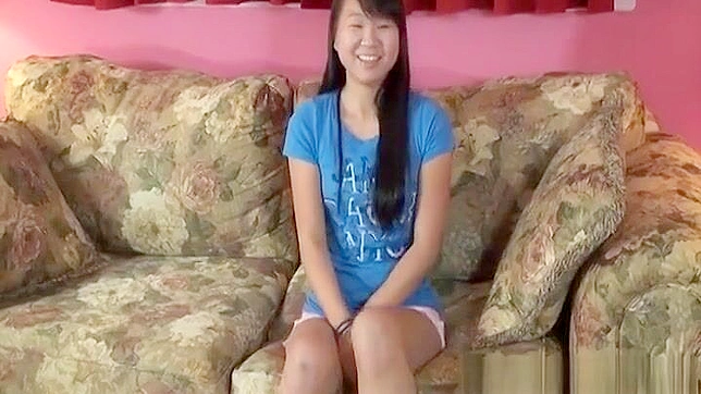 Shy Chinese Beauty Shows Off Her Stunning Naked Body First Time