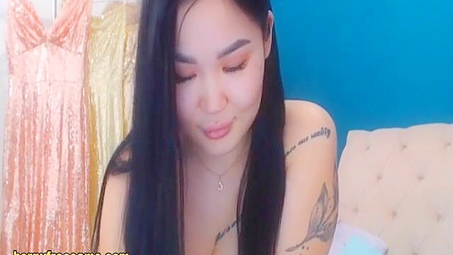 Seductive Asian Beauty Shows Off Her Curves Live On Camera