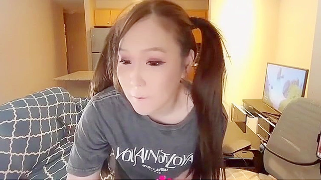 Ultimate Japanese Milf In Hot Webcam Show Thrills Viewers Live!