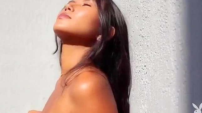 Vivian's Sensual Temptation - A Japanese Sex Goddess Unleashed