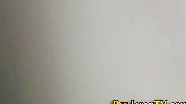 Publicly Peeing Japanese Beauty Thrills Viewers With Exposure