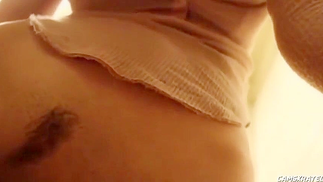 Luscious Japanese Babe Shows Her Skills While Pleasing Herself Publicly