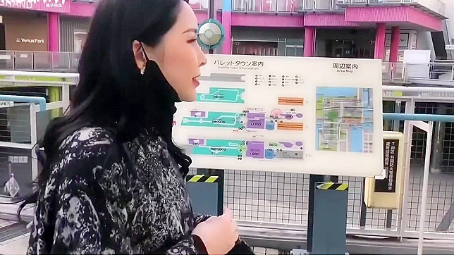 Luscious Japanese Milf Tempts Sugar Daddy With Seductive Blowjob Delight