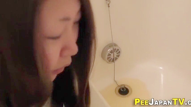 Sizzling Japanese Beauty Pees - Unmissable Wet Scene Arousal