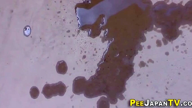 Sizzling Japanese Beauty Pees - Unmissable Wet Scene Arousal