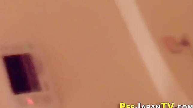 Sizzling Japanese Beauty Pees - Unmissable Wet Scene Arousal