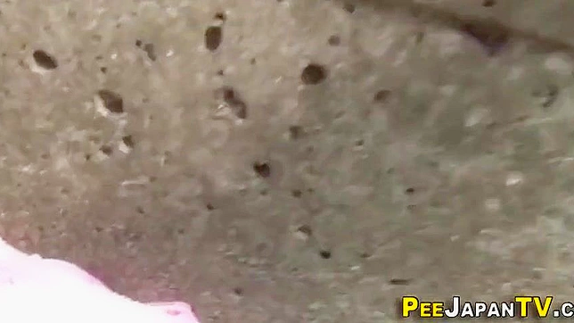 Wet Japanese Babe Pissing Herself In Orgasmic Bliss!