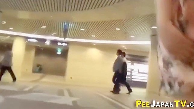 Wet Japanese Pussy Gets Fucked While She Pees