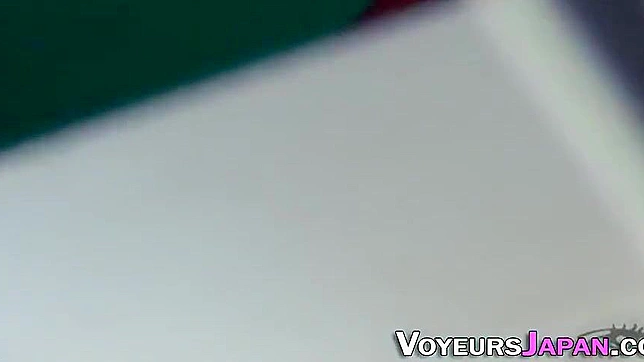 Amateur Teen Seduces With Luscious Sex Appeal & Deep Passionate Kisses