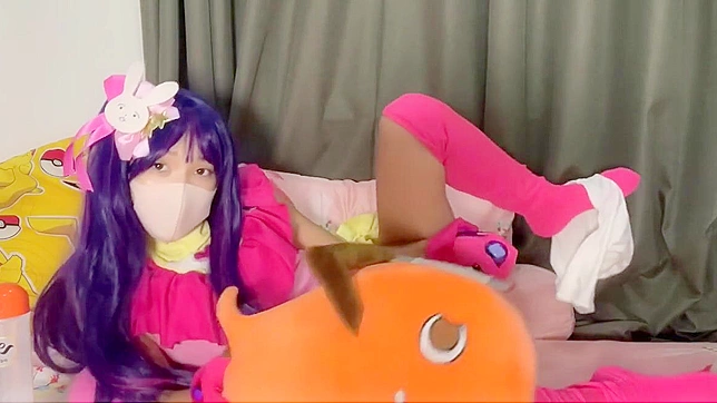 Seductive Japanese Babe In Stockings Takes It Raw & Deep