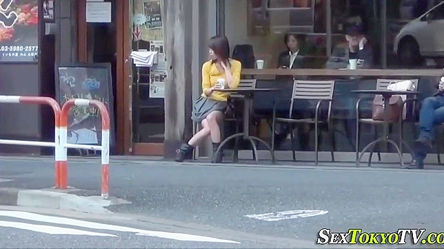 Luscious Japanese Babes Teasingly Flash Their Sexy Cunt Underwear