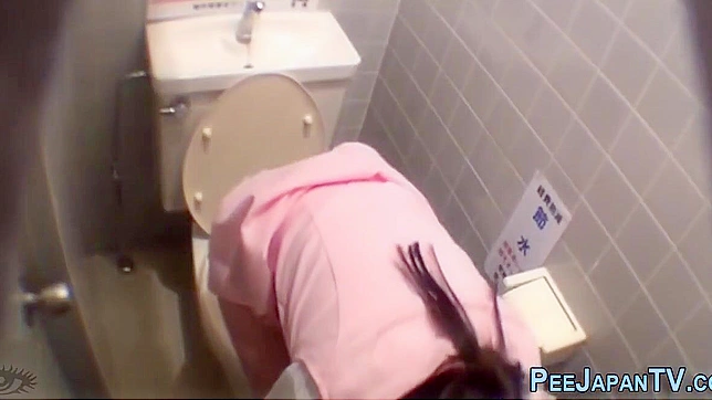 Sultry Japanese Chick Spells You With Seductive Outdoor Peeing Act